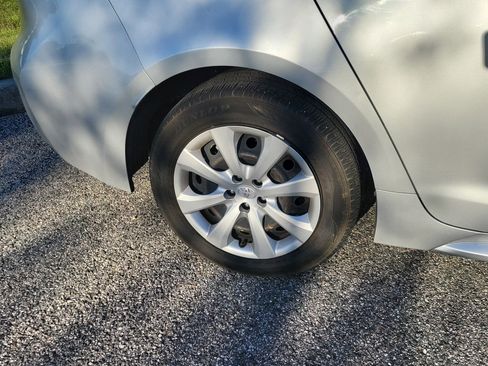 Used 2022 Toyota Corolla LE image 14