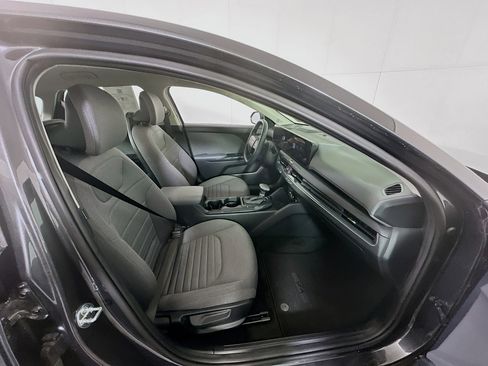 Used 2025 Kia K4 EX image 32