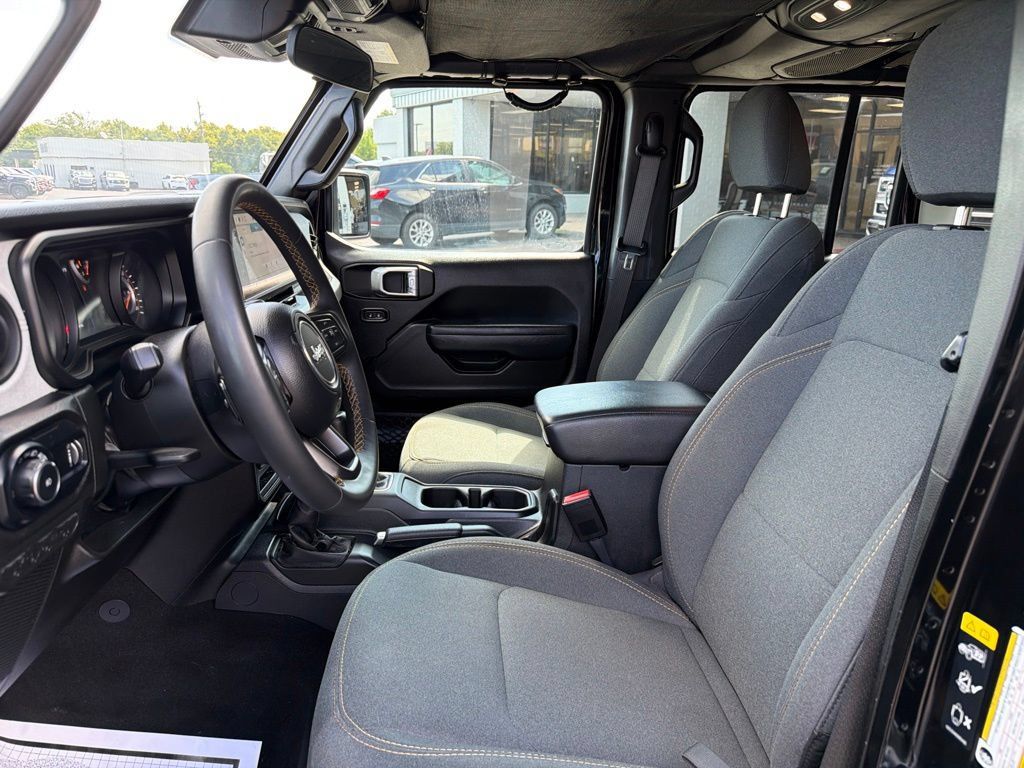 Used 2024 Jeep Wrangler Unlimited Sport AWD/4WD image 18