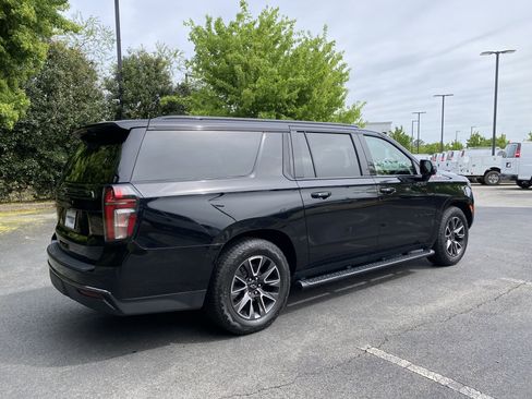 Used 2021 Chevrolet Suburban Z71 w/ Z71 Off-Road Package image 9