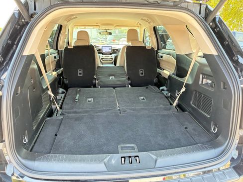 Used 2023 Ford Explorer XLT w/ Equipment Group 202A AWD/4WD image 18