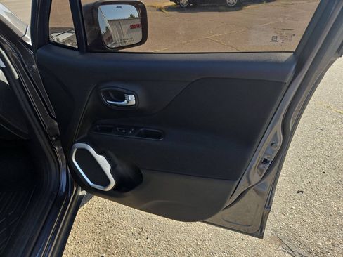 Used 2019 Jeep Renegade Sport w/ Sport Appearance Group AWD/4WD image 27