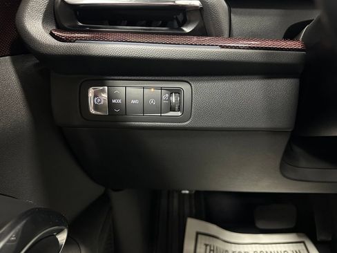 Used 2025 Chevrolet Traverse Z71 w/ Driver Confidence Package AWD/4WD image 17