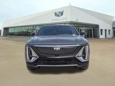 Certified 2025 Cadillac Lyriq Luxury w/ LPO, Floor Liner Package image 2