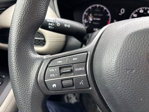 Used 2023 Honda HR-V LX image 14