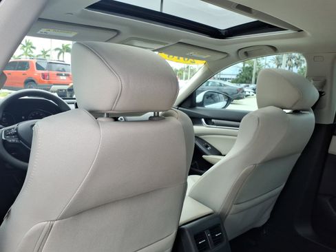 Used 2018 Honda Accord EX image 10