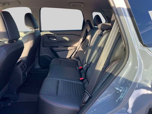 Certified 2025 Nissan Rogue SV image 11