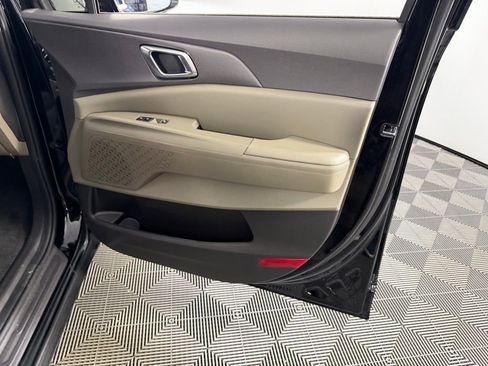 Used 2025 Kia Carnival EX image 34