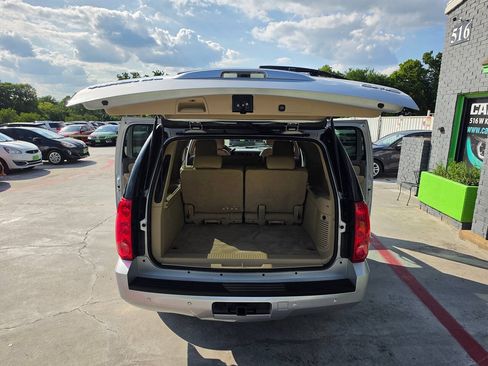 Used 2014 GMC Yukon XL SLT w/ SLT-2 Equipment Package RWD image 27