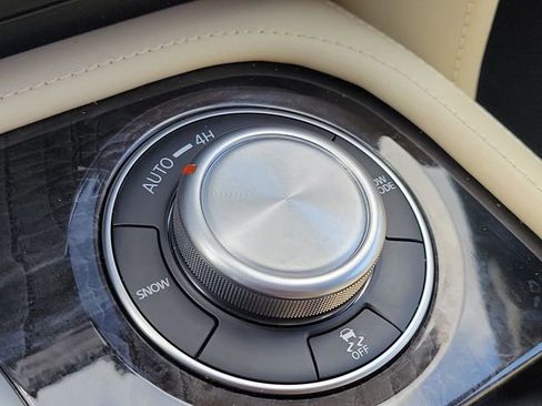 Used 2024 INFINITI QX80 Sensory image 29