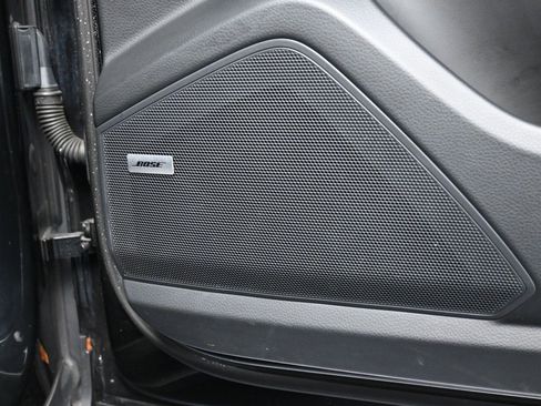 Certified 2023 Porsche Cayenne Platinum Edition image 30