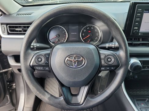 Used 2021 Toyota RAV4 LE FWD image 16