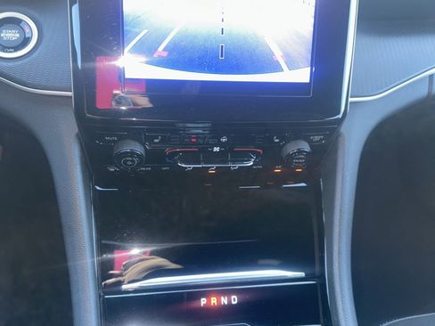 Used 2023 Jeep Grand Cherokee Altitude image 3