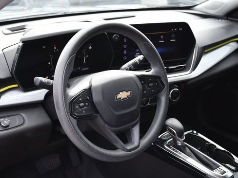 Used 2024 Chevrolet Trax LT FWD image 20