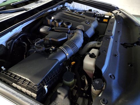 Used 2019 Toyota 4Runner TRD Off-Road Premium w/ Phone Cable & Charge Package image 47