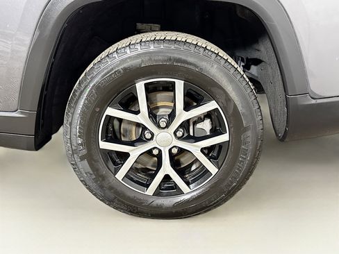 Used 2024 Jeep Grand Cherokee L Limited w/ Luxury Tech Group II image 30