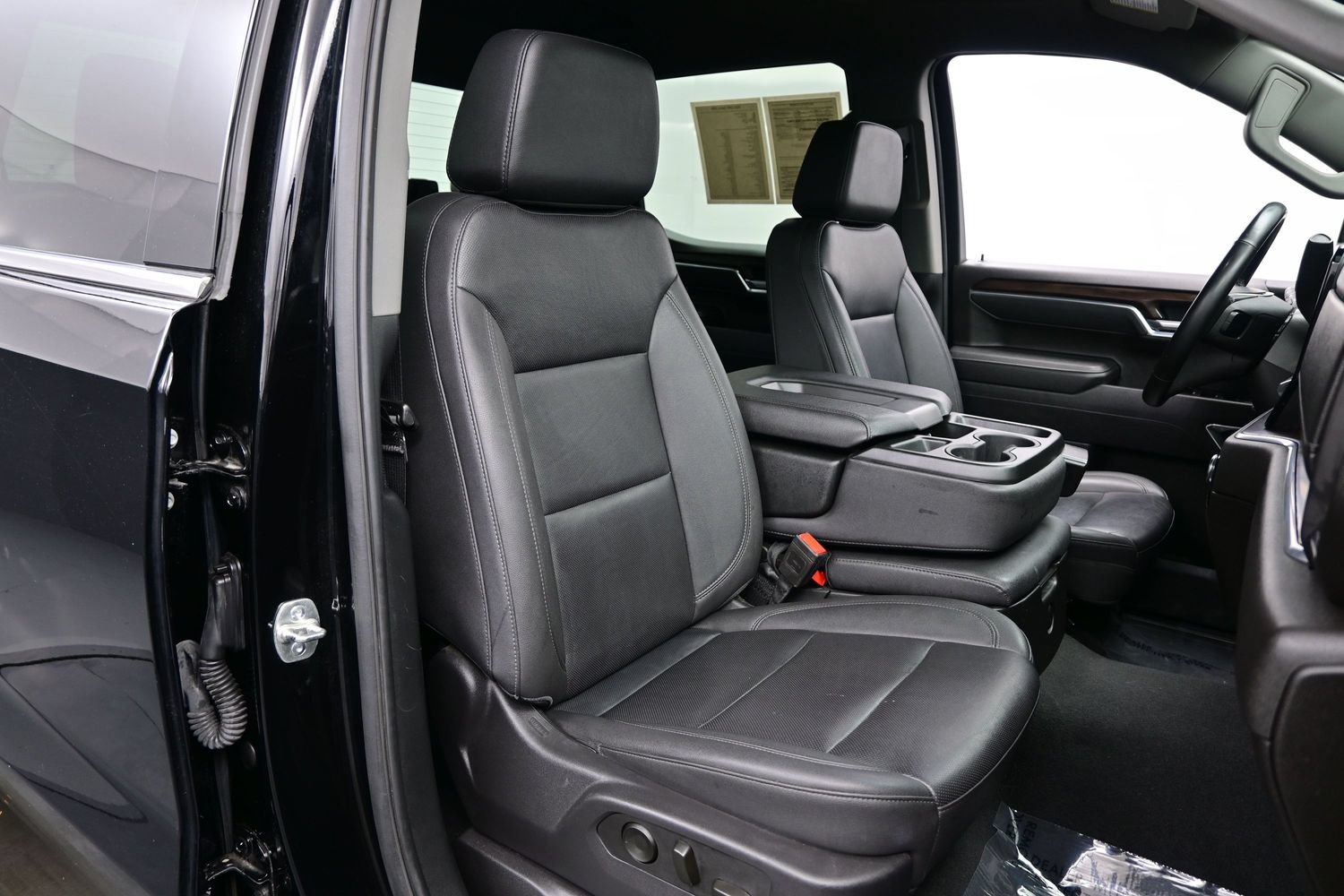 Used 2025 GMC Sierra 1500 SLT AWD/4WD image 14