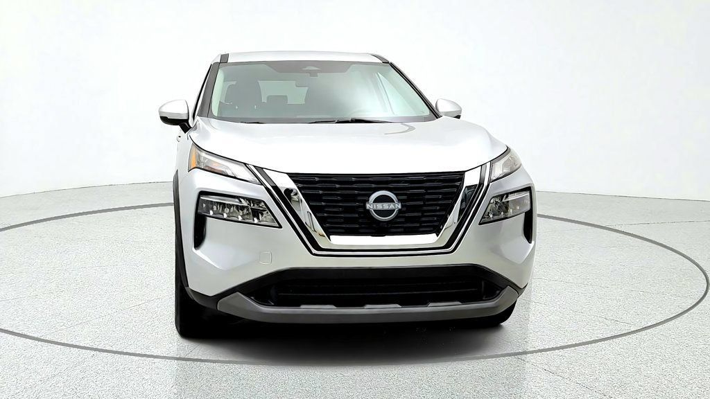 Used 2023 Nissan Rogue SV FWD image 2