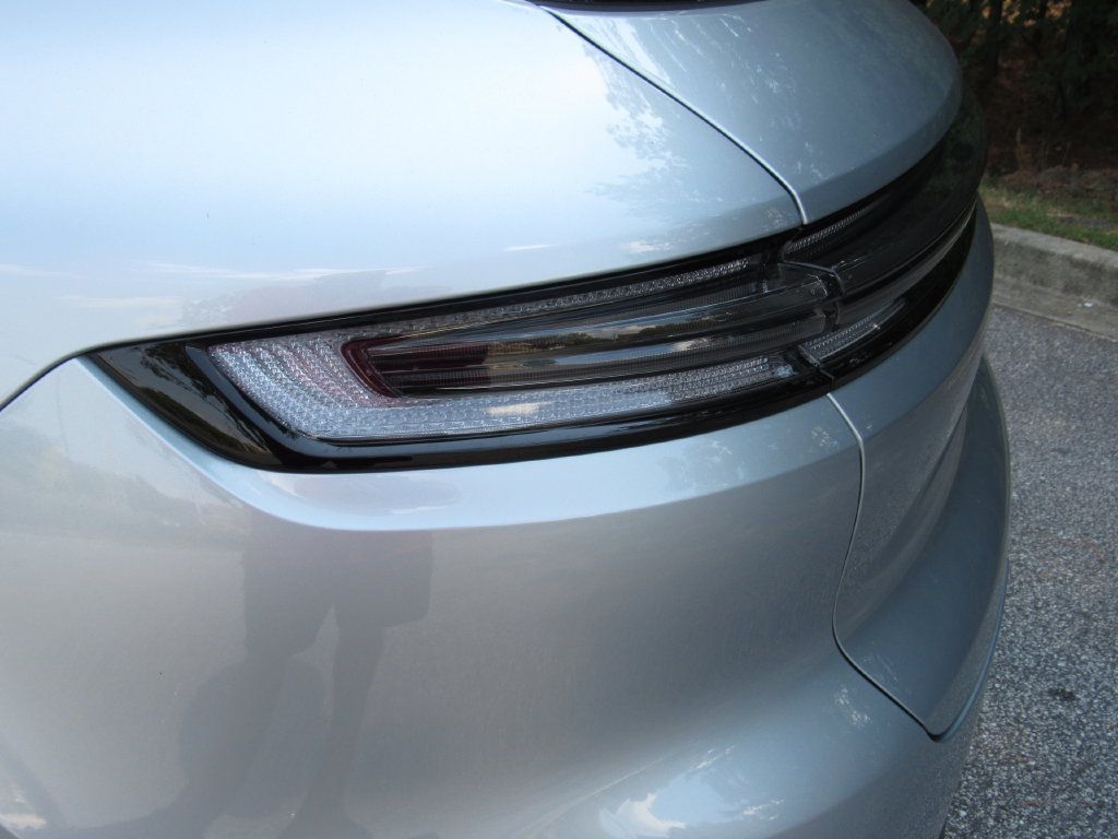 Certified 2025 Porsche Cayenne E-Hybrid AWD/4WD image 12