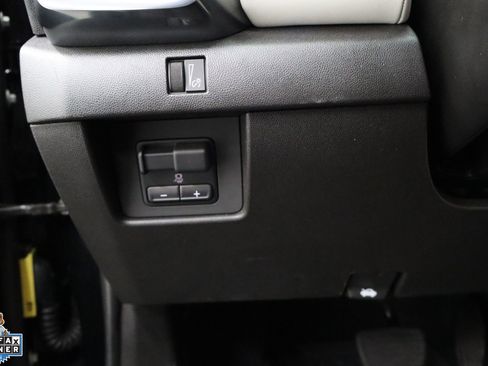 Used 2024 GMC Canyon AT4X AWD/4WD image 13