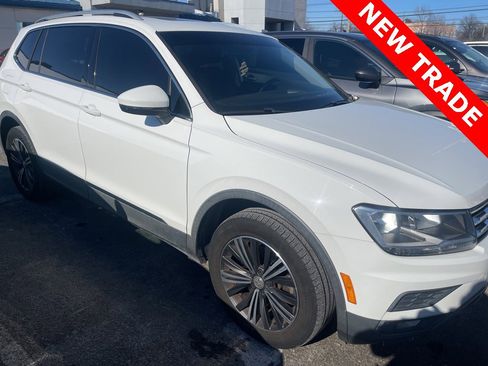 Used 2018 Volkswagen Tiguan SEL image 1