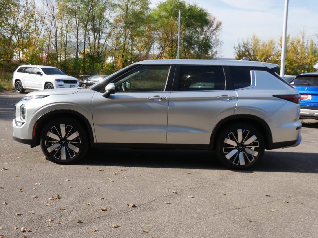 Used 2026 Mitsubishi Outlander SE AWD/4WD image 3