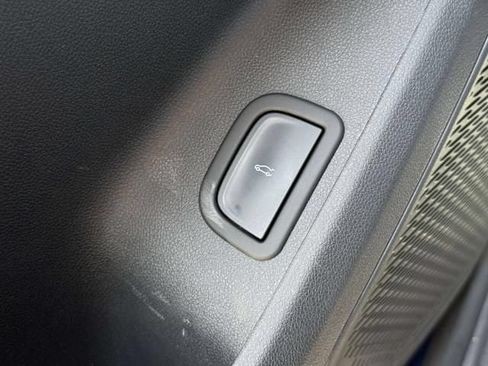 Used 2024 Chevrolet Traverse LT w/ Trailering Package FWD image 19