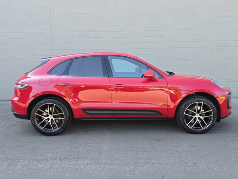 Certified 2025 Porsche Macan image 10