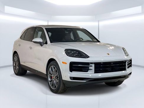 New 2026 Porsche Cayenne S image 3