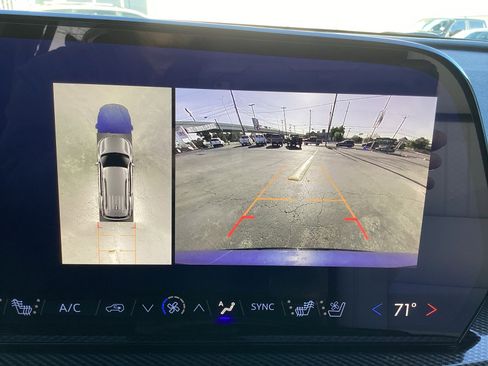 Used 2025 Chevrolet Traverse High Country image 22