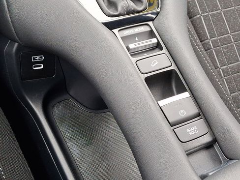Used 2024 Honda HR-V LX image 23