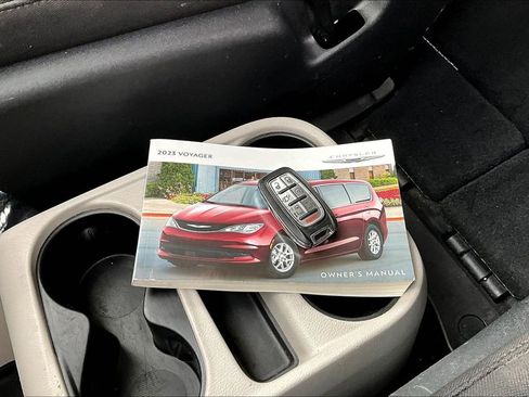 Used 2023 Chrysler Voyager LX FWD image 33