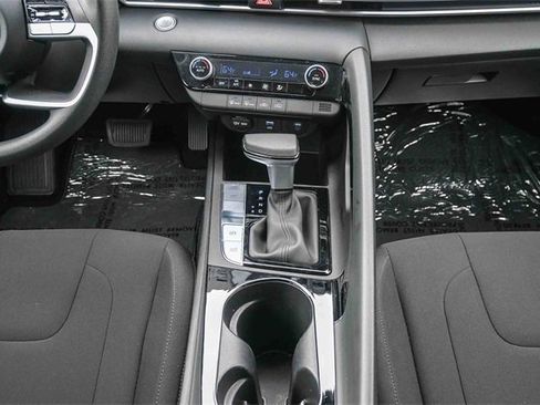 Certified 2025 Hyundai Elantra Blue image 15