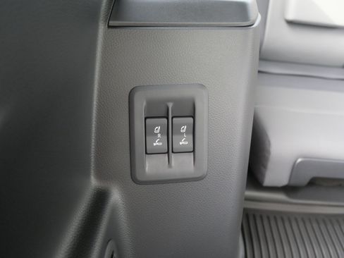 Used 2025 Lexus GX 550 w/ Accessory Package (2T) image 13