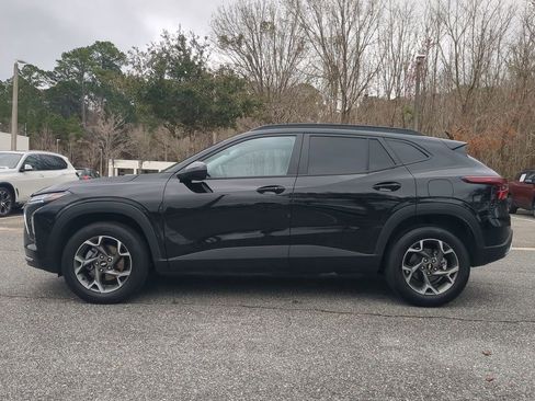 Used 2025 Chevrolet Trax LT w/ LT Convenience Package image 8