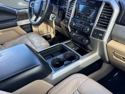 Used 2017 Ford F250 Lariat w/ Chrome Package image 31