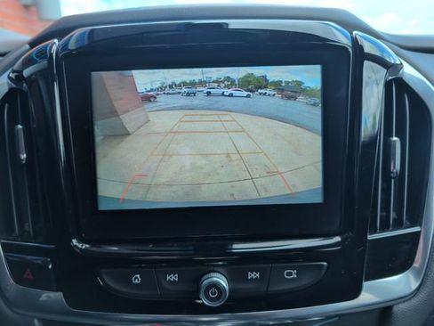 Used 2018 Chevrolet Traverse LT FWD image 21