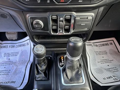 Used 2023 Jeep Wrangler Altitude image 15