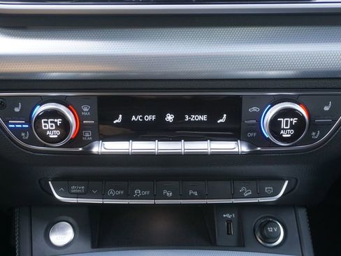 Used 2024 Audi Q5 2.0T Prestige w/ Prestige Package image 17