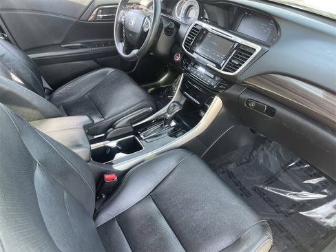Certified 2017 Honda Accord EX-L image 10