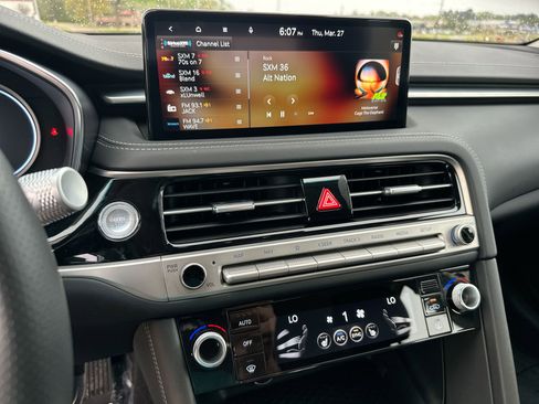 Used 2024 Genesis G70 2.5T image 12