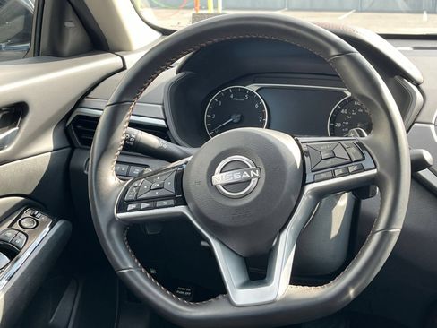 Used 2025 Nissan Altima 2.5 SR FWD image 24