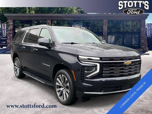 Used 2025 Chevrolet Suburban High Country AWD/4WD image 1