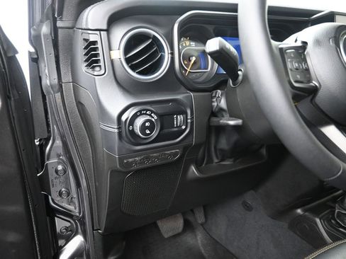 Certified 2025 Jeep Gladiator Sport image 13