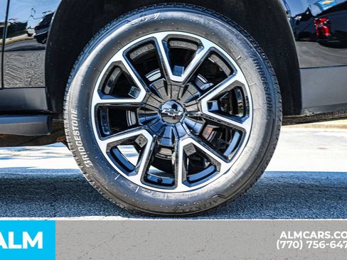 Used 2025 Chevrolet Suburban RST w/ Comfort Package AWD/4WD image 15