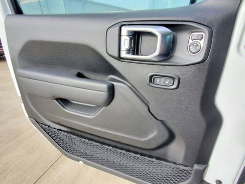 Used 2023 Jeep Gladiator Sport image 9