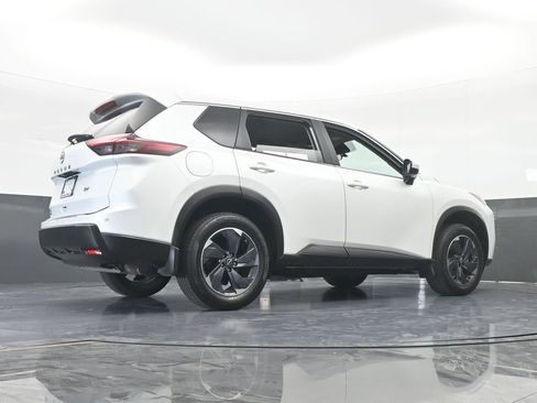 Used 2024 Nissan Rogue SV image 60