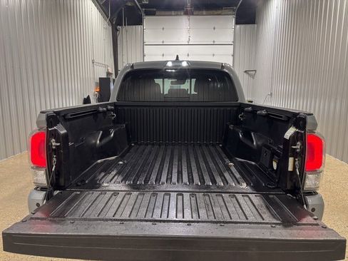 Used 2021 Toyota Tacoma TRD Off-Road w/ TRD Premium Off Road Package image 5