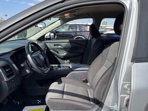 Used 2025 Nissan Rogue SV FWD image 29