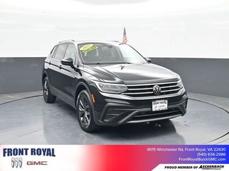 Used 2023 Volkswagen Tiguan SE image 1